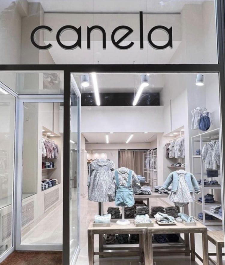 Escaparte de una tienda Canela Ropa Infantil